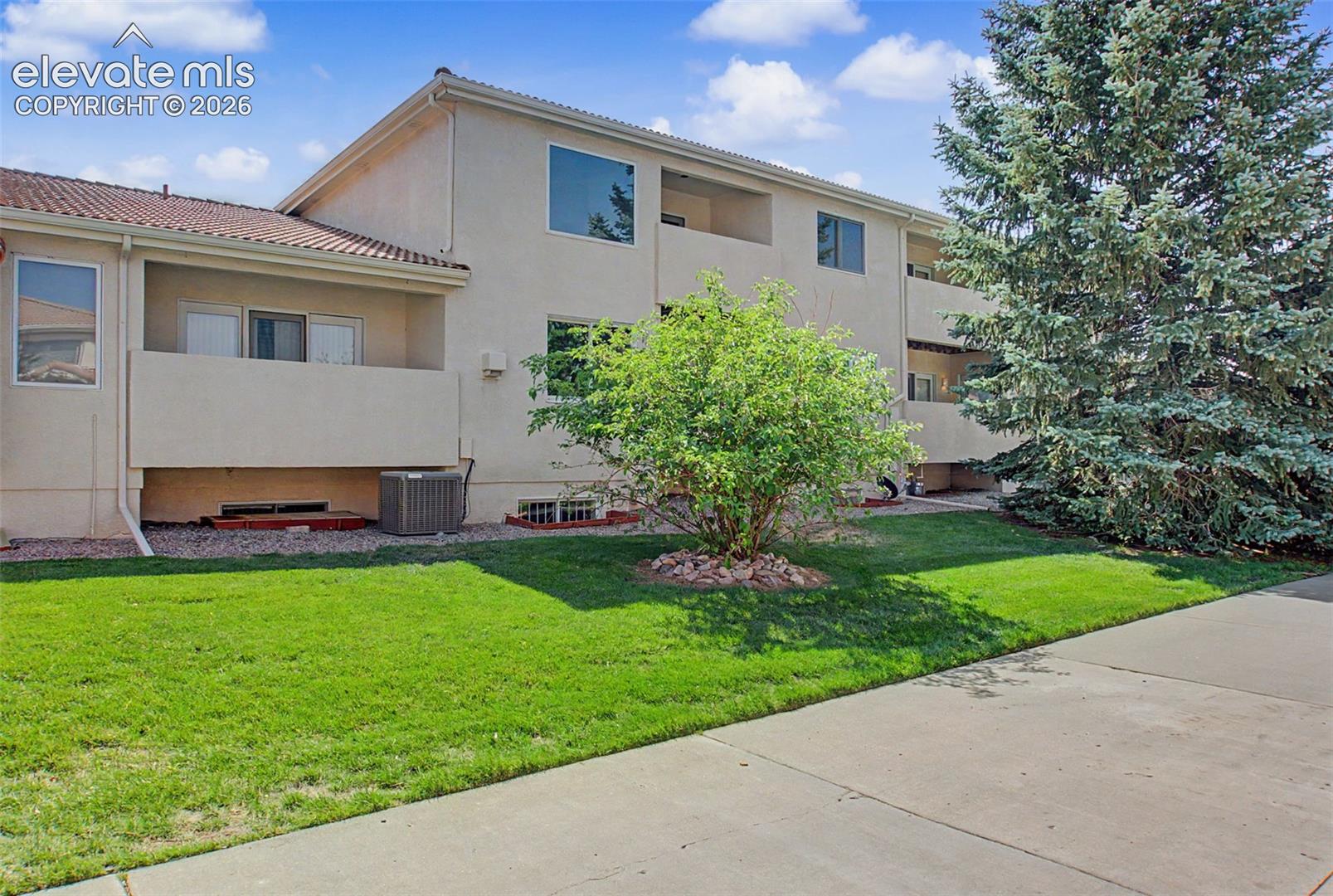 84 Luxury Ln, Colorado Springs, CO 80921