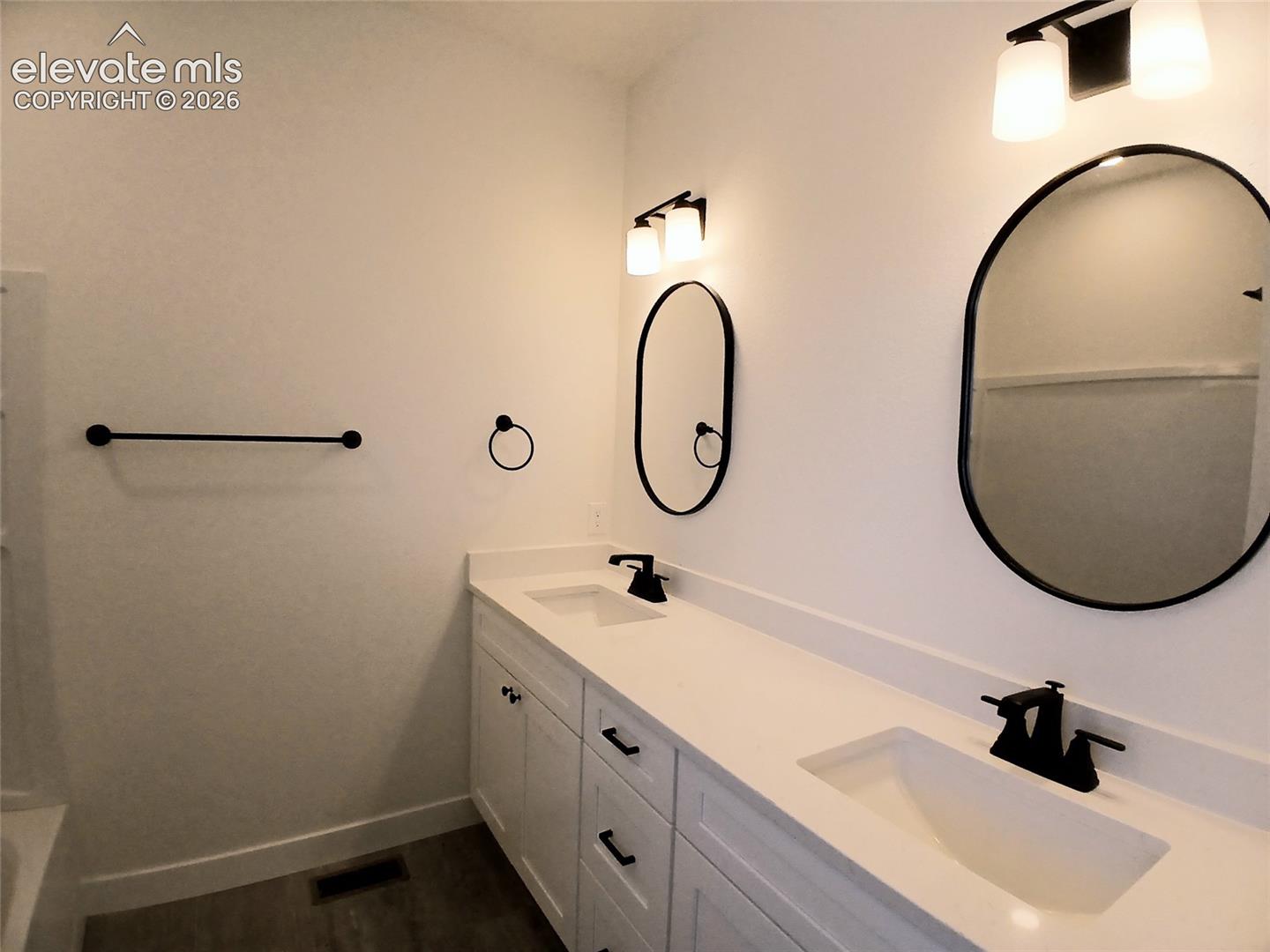 Double Sinks in En Suite