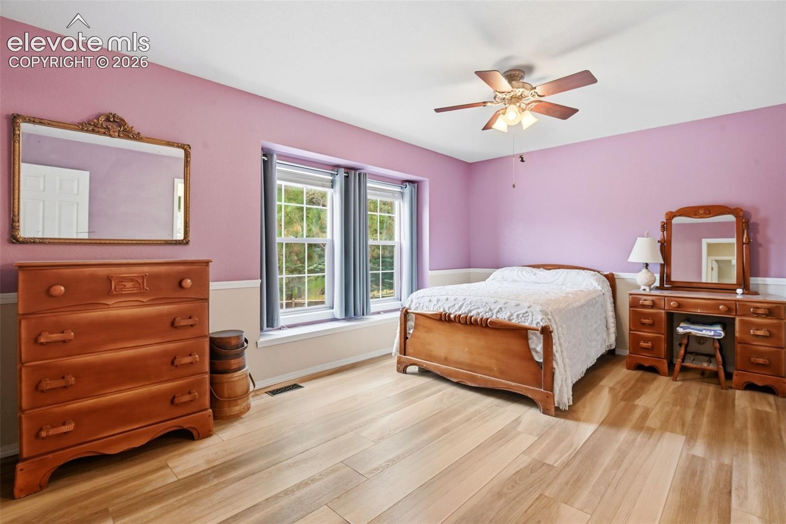 Secondary upstairs bedroom