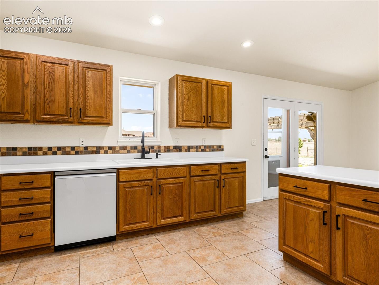 Large kitchen with plenty of cabinets, new Samsung appliances and plenty of space to work
