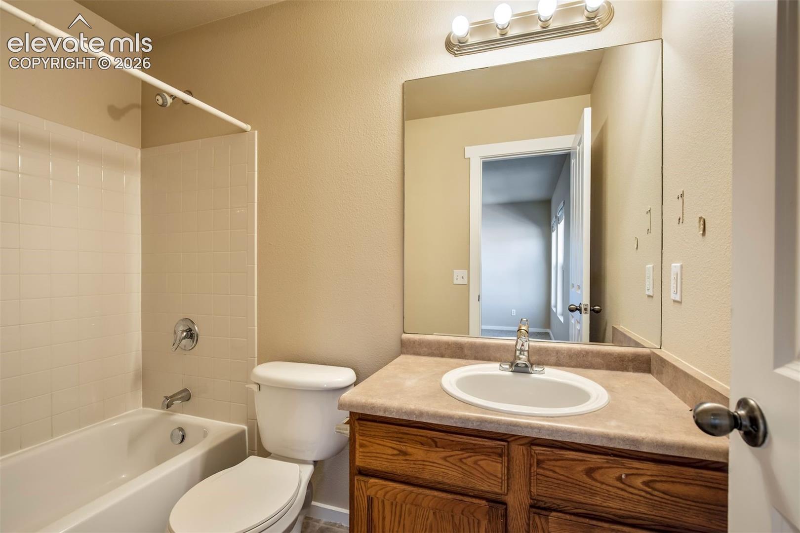 Secondary upper bedroom private bath