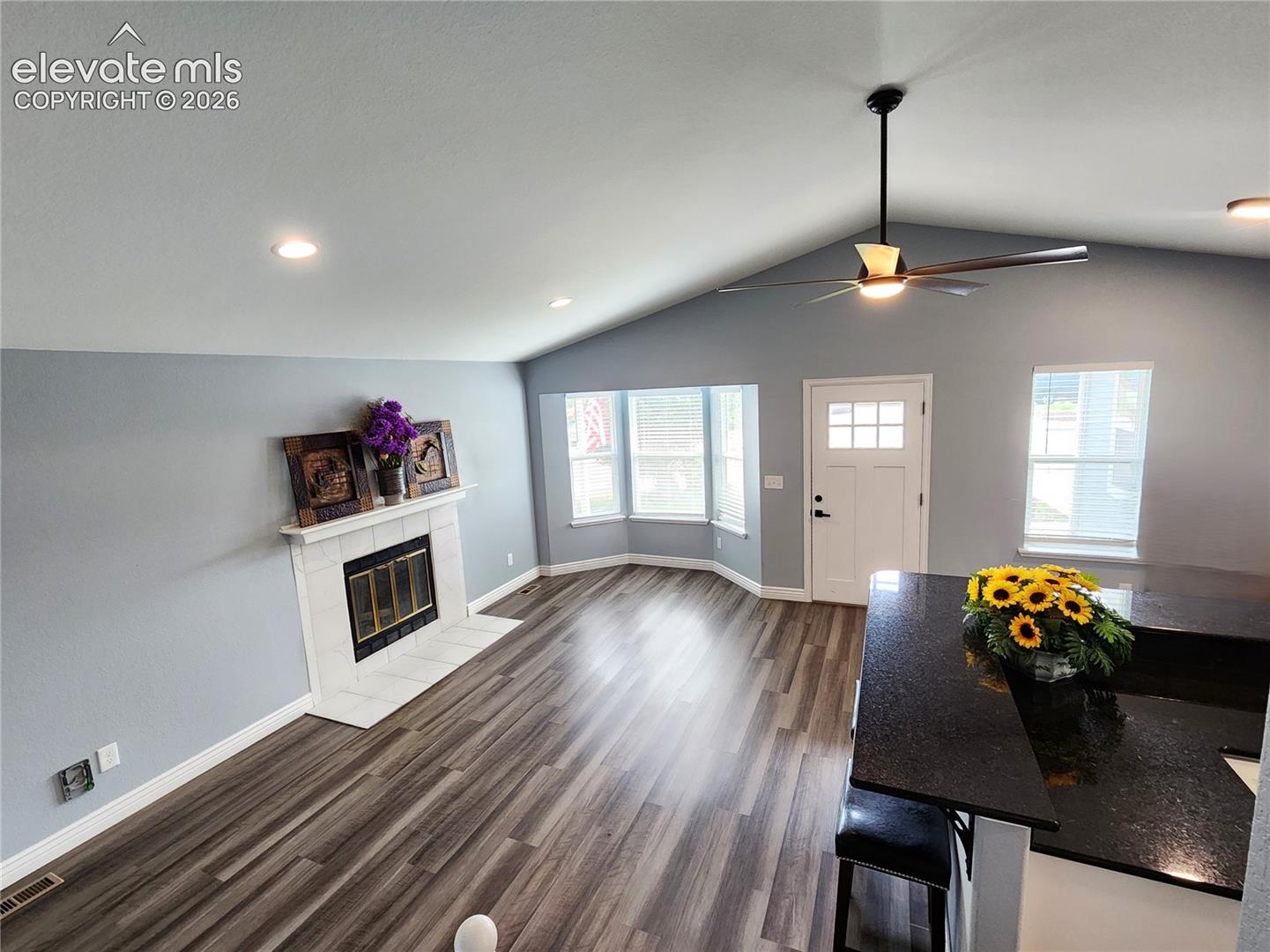 Beautiful open-concept with fireplace