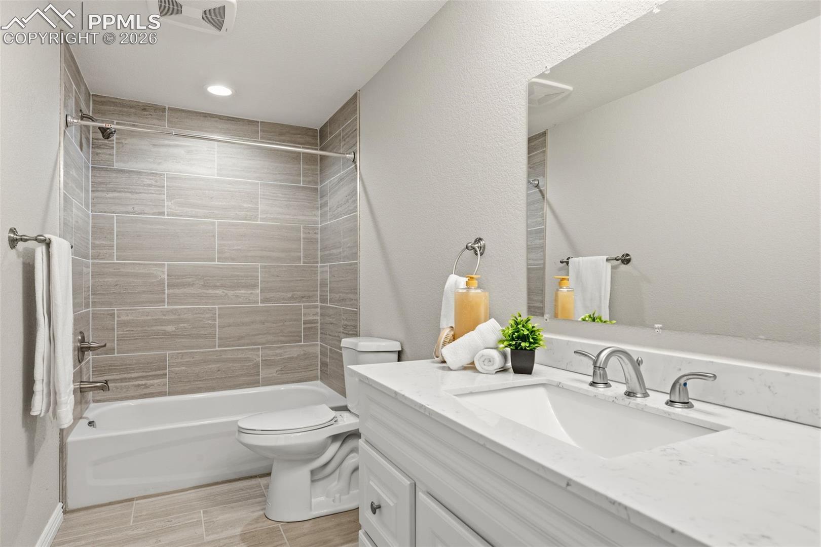 Ensuite to bed 5 is 4th full bath