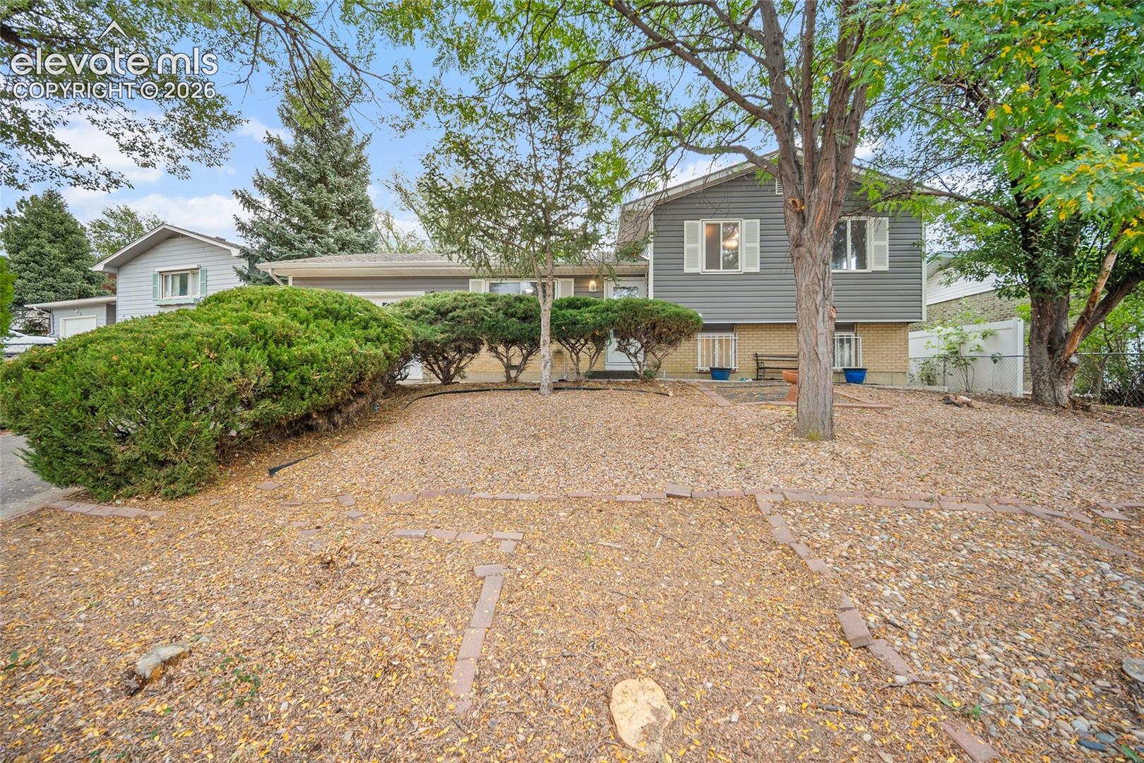1021 De La Vista Place