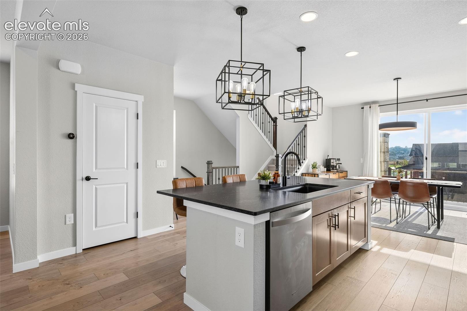 Sunny breakfasts. Quick lunches. Romantic dinners. Or cold pizza from the fridge. Whatever you're in the mood for, you'll enjoy every bite and every moment in this beautiful kitchen. 