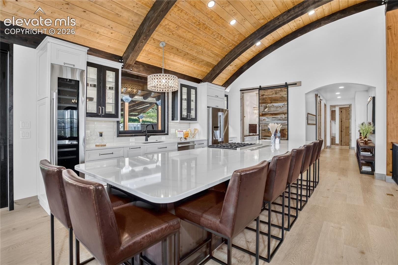 Premium appliances & walk-in pantry