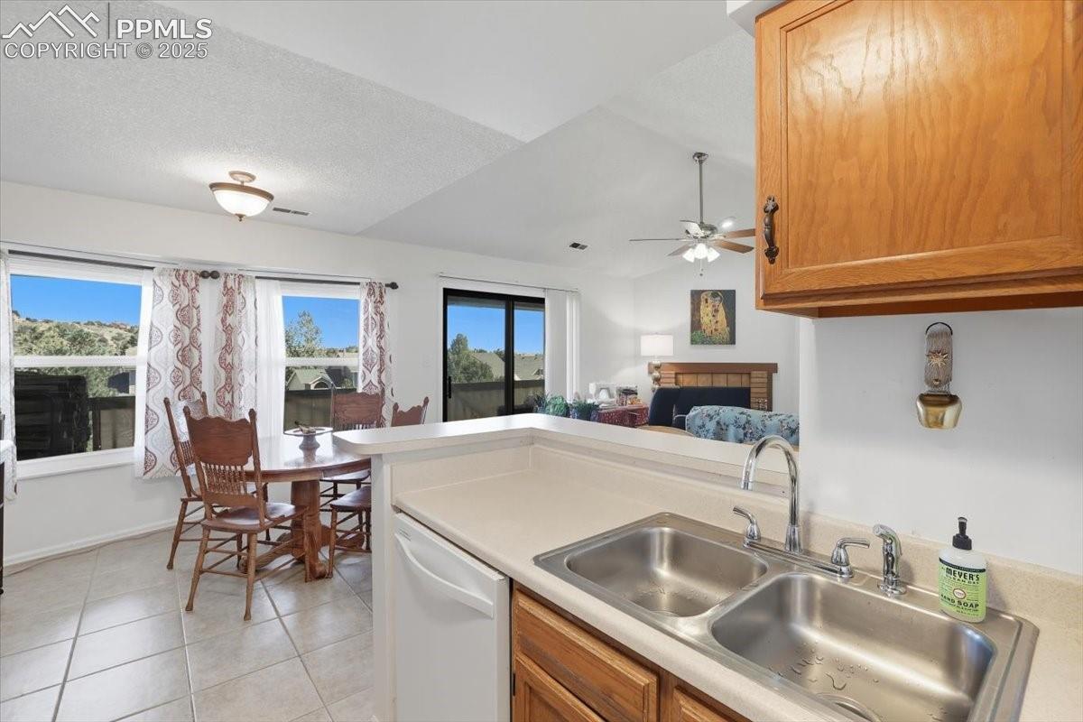 Photo 11 of 2245 Split Rock Drive, Colorado Springs