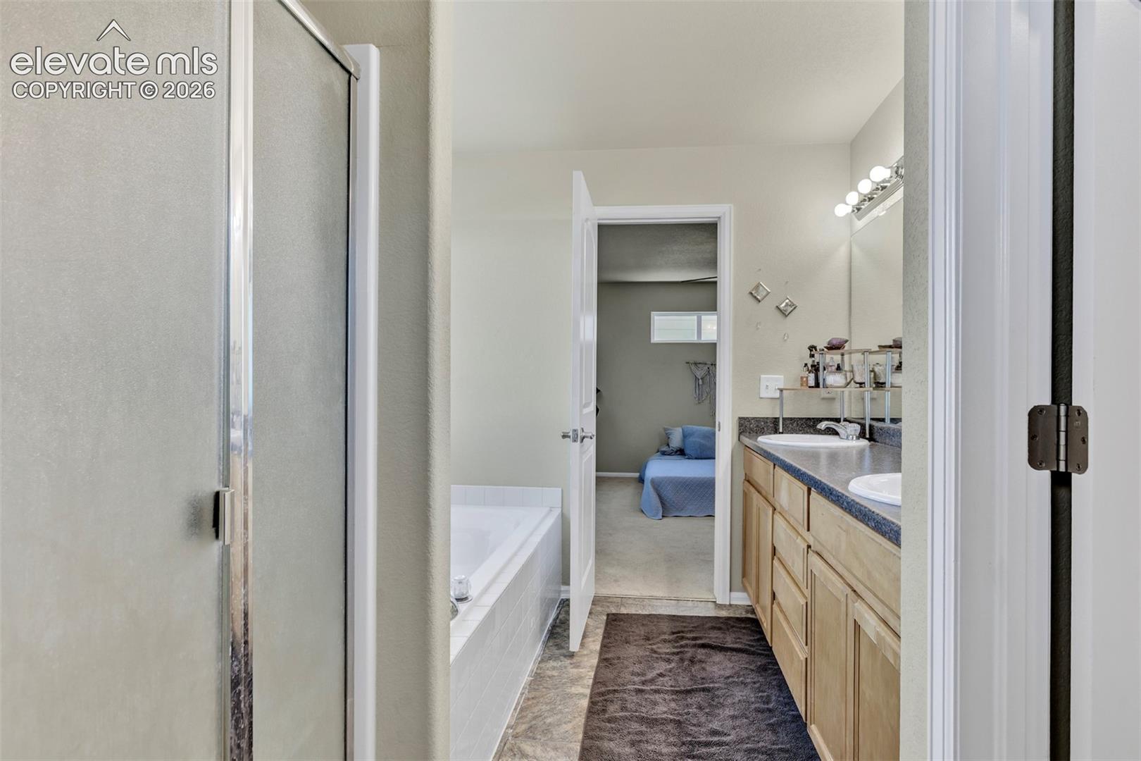Master Bath - Upper Level
