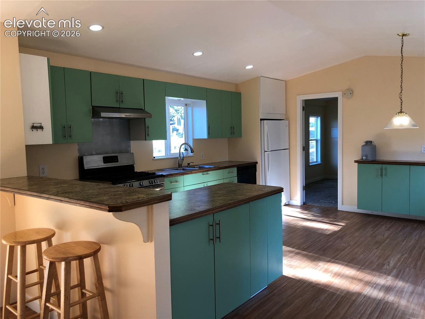 Gas Range, plenty of cabinet space.