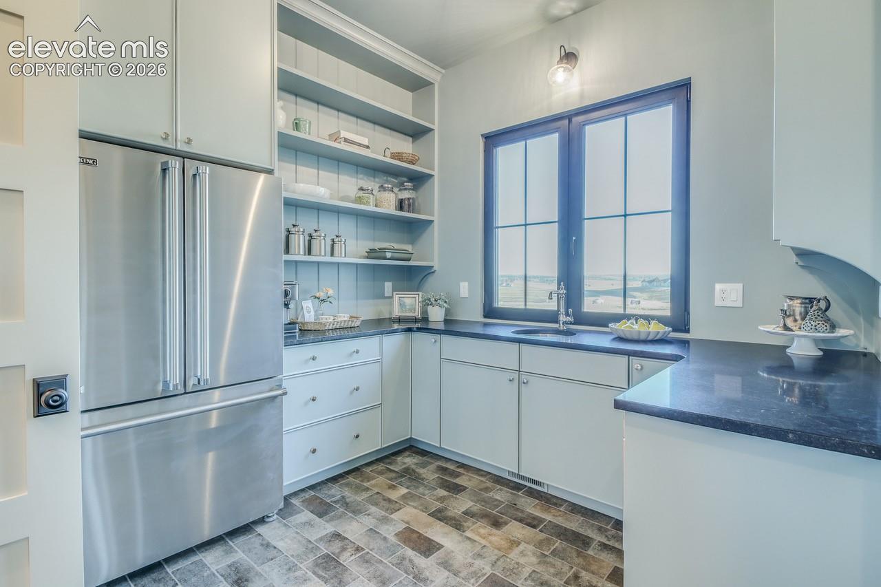 Butler's pantry, conveniently located next to the kitchen