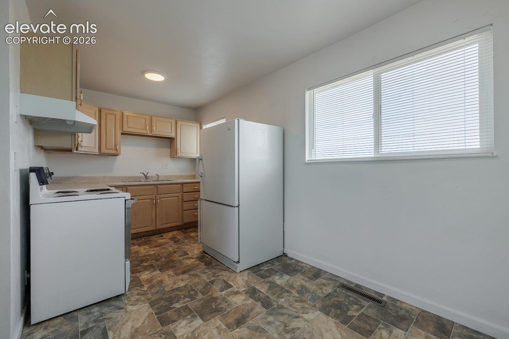 Photo 7 of 1648 Kensington Drive, Colorado Springs