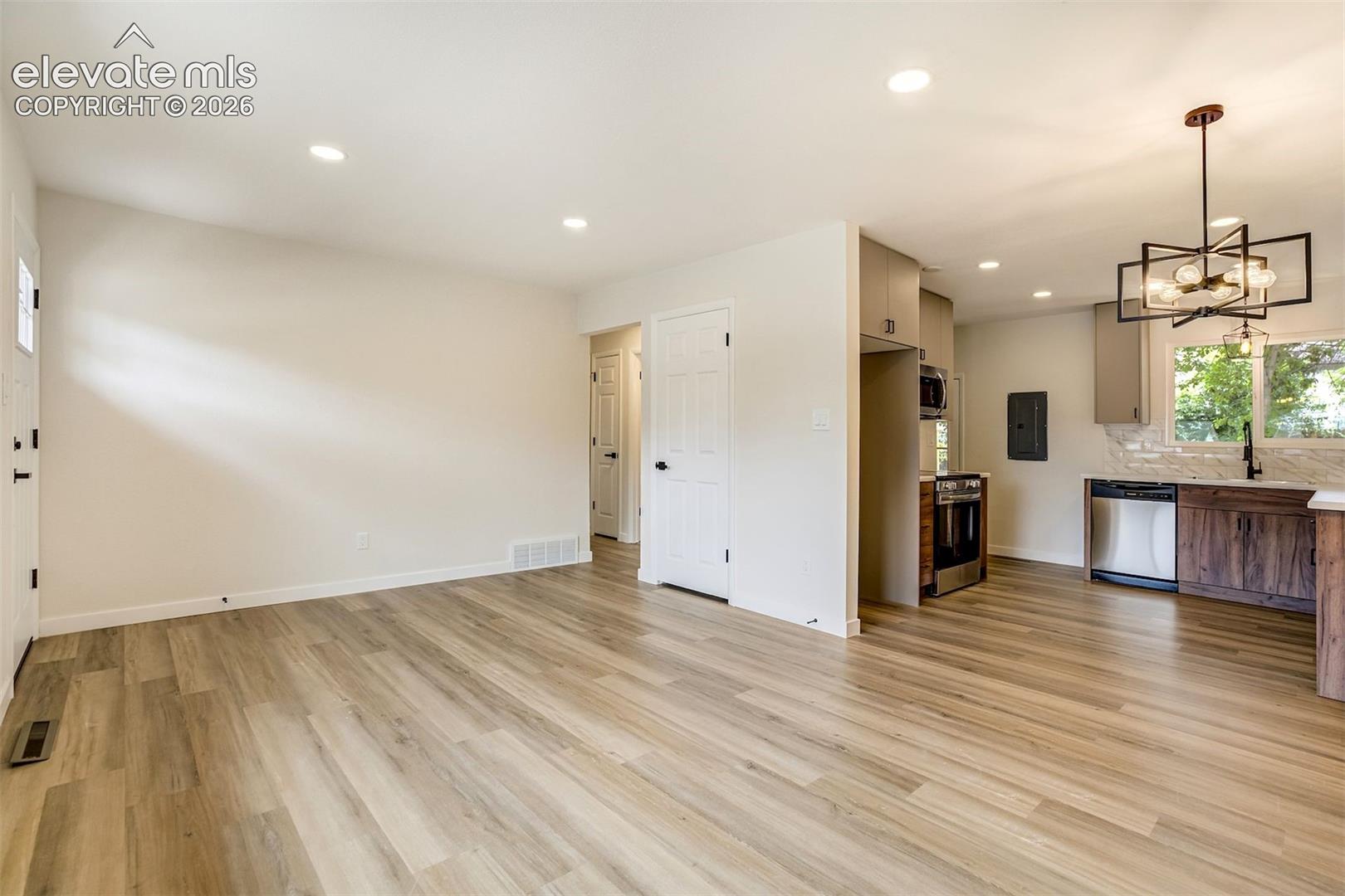 Photo 12 of 806 Querida Drive, Colorado Springs