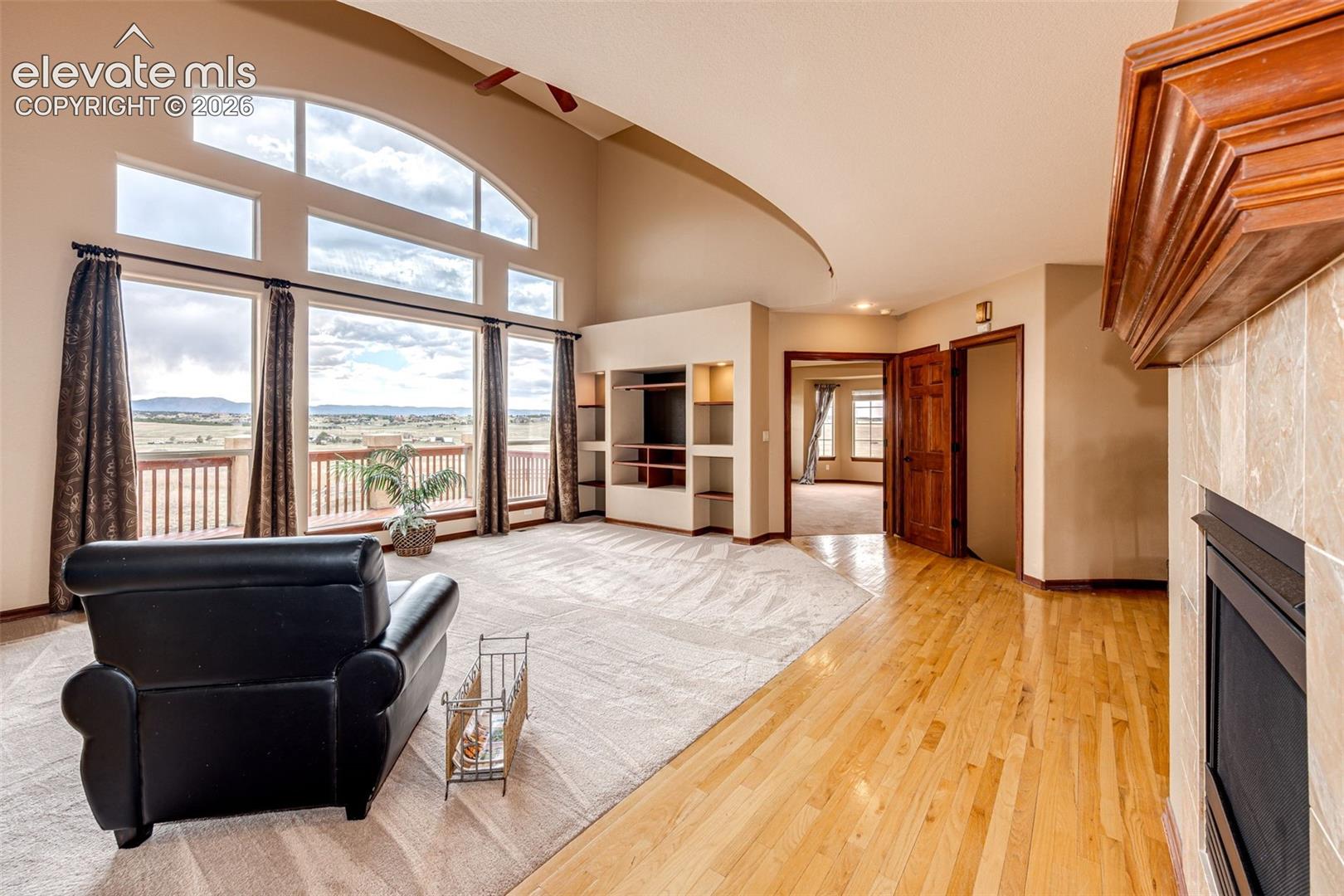 Has 2 way gas fireplace to Dining room