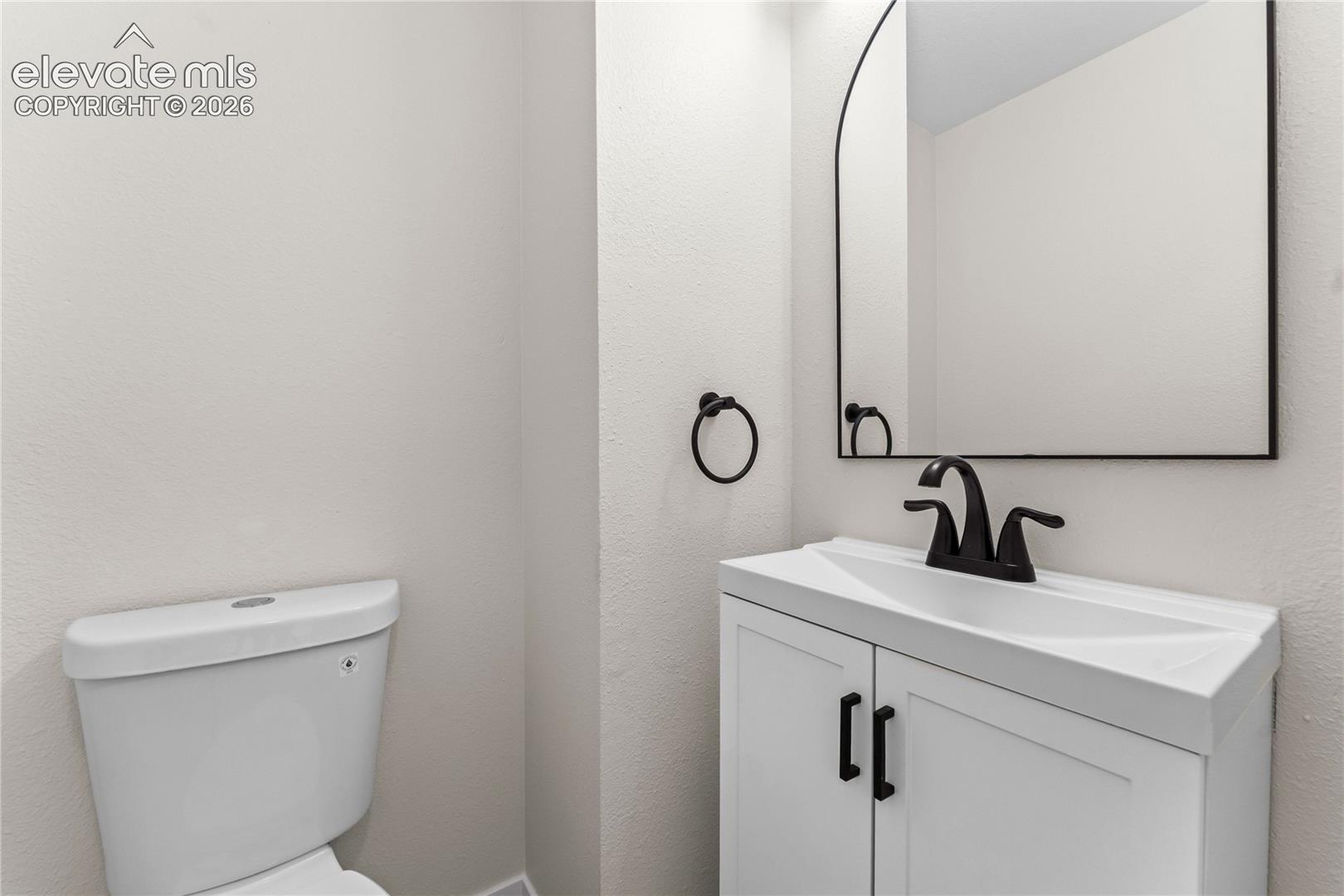 Main Level 1/2 Bathroom