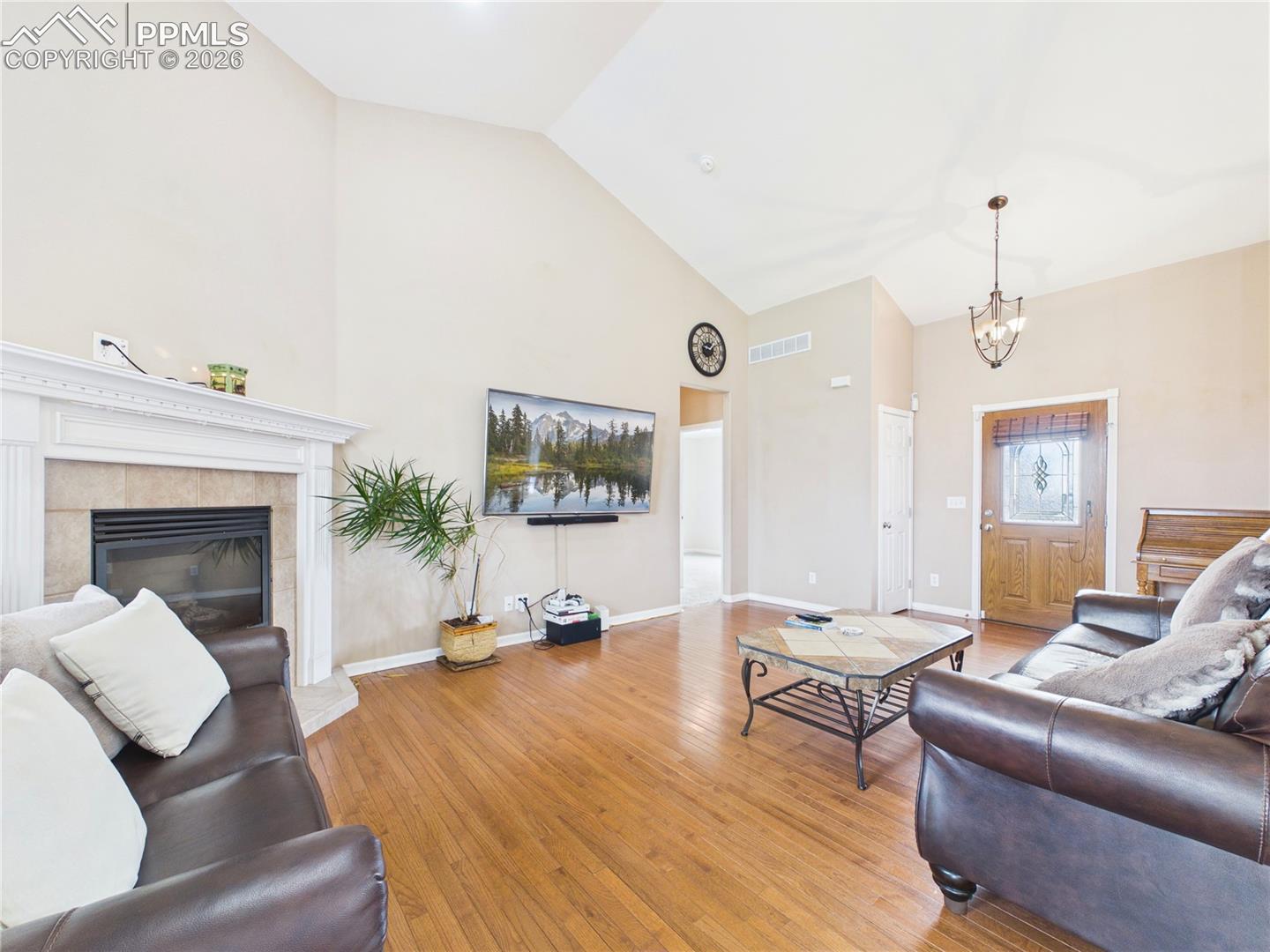 Photo 9 of 553 S Saunders Drive, Pueblo West