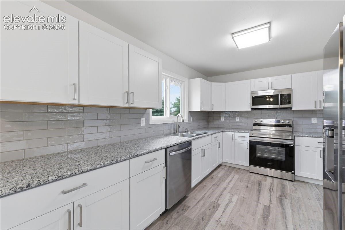 Granite counter tops.