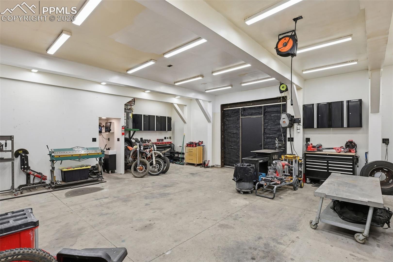 Five 220 outlets in this 1000 sq ft workshop.