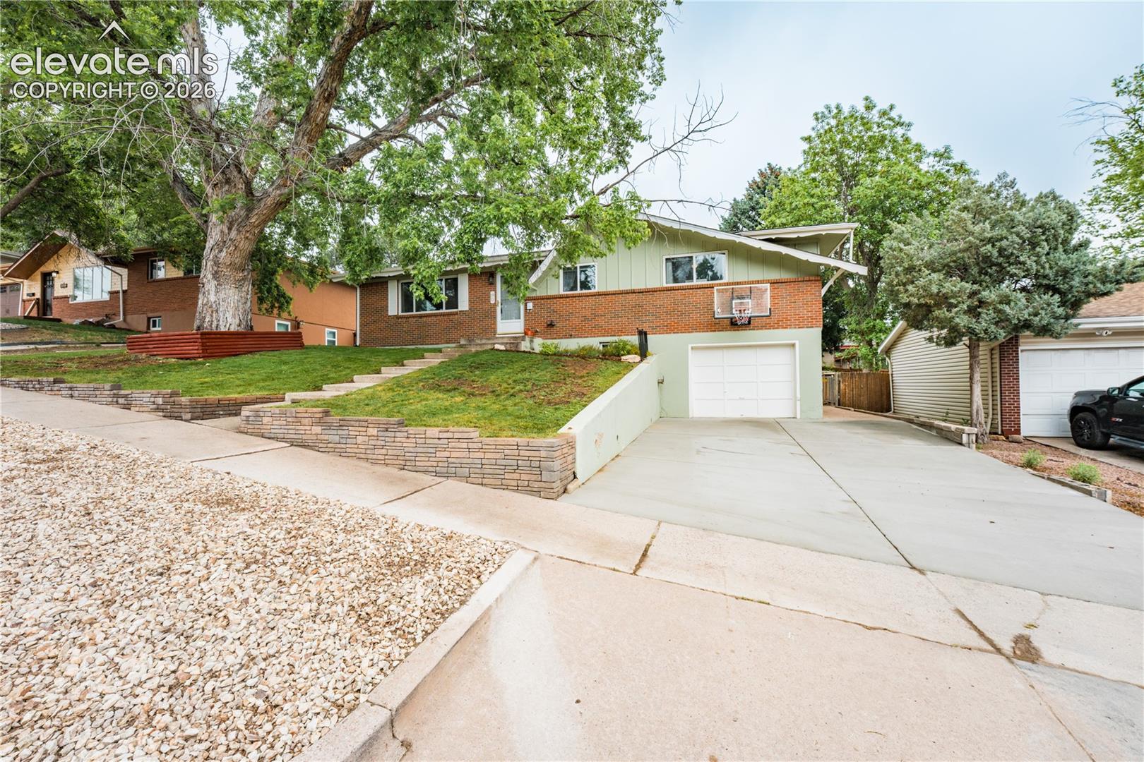 1911 Berkshire Ln, Colorado Springs, CO 80909