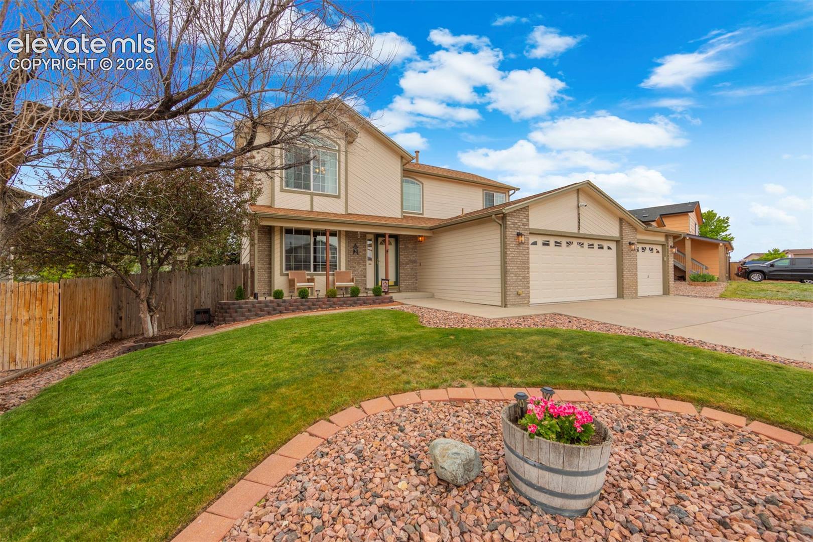 7325 Sue Ln, Colorado Springs, CO 80925