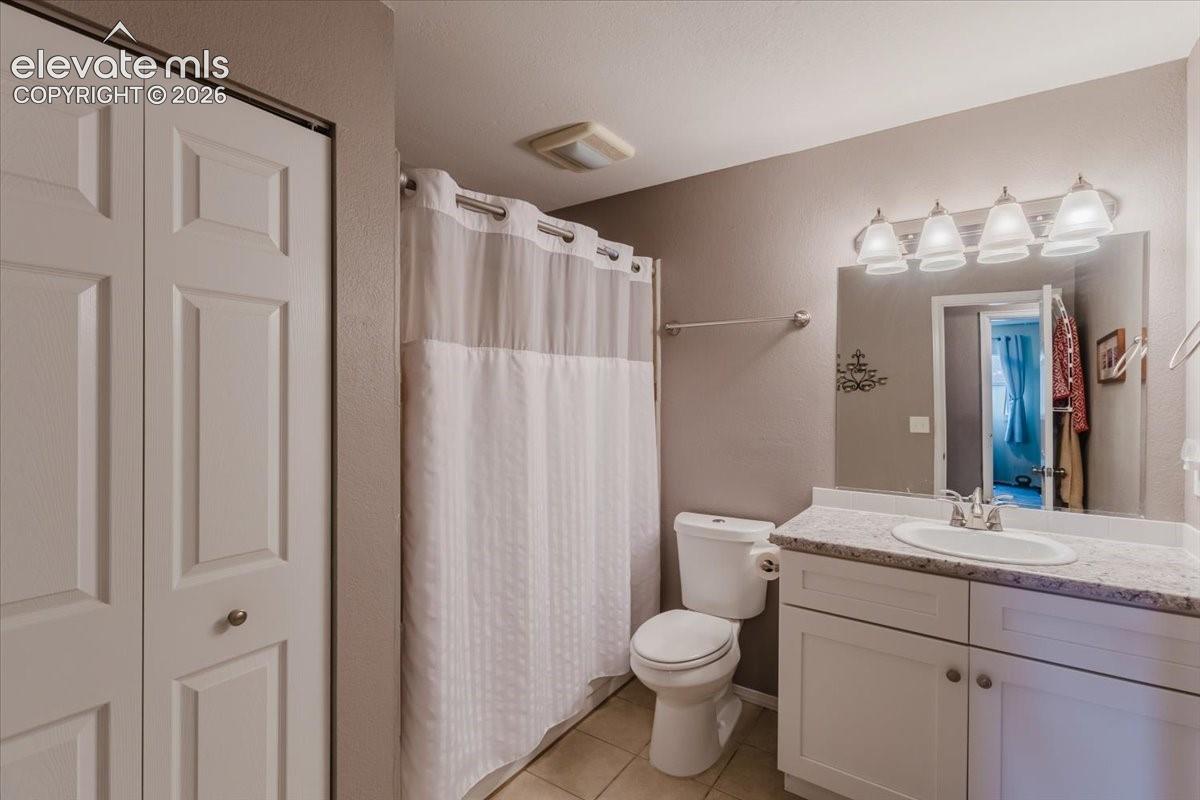 Upstairs hall bathroom