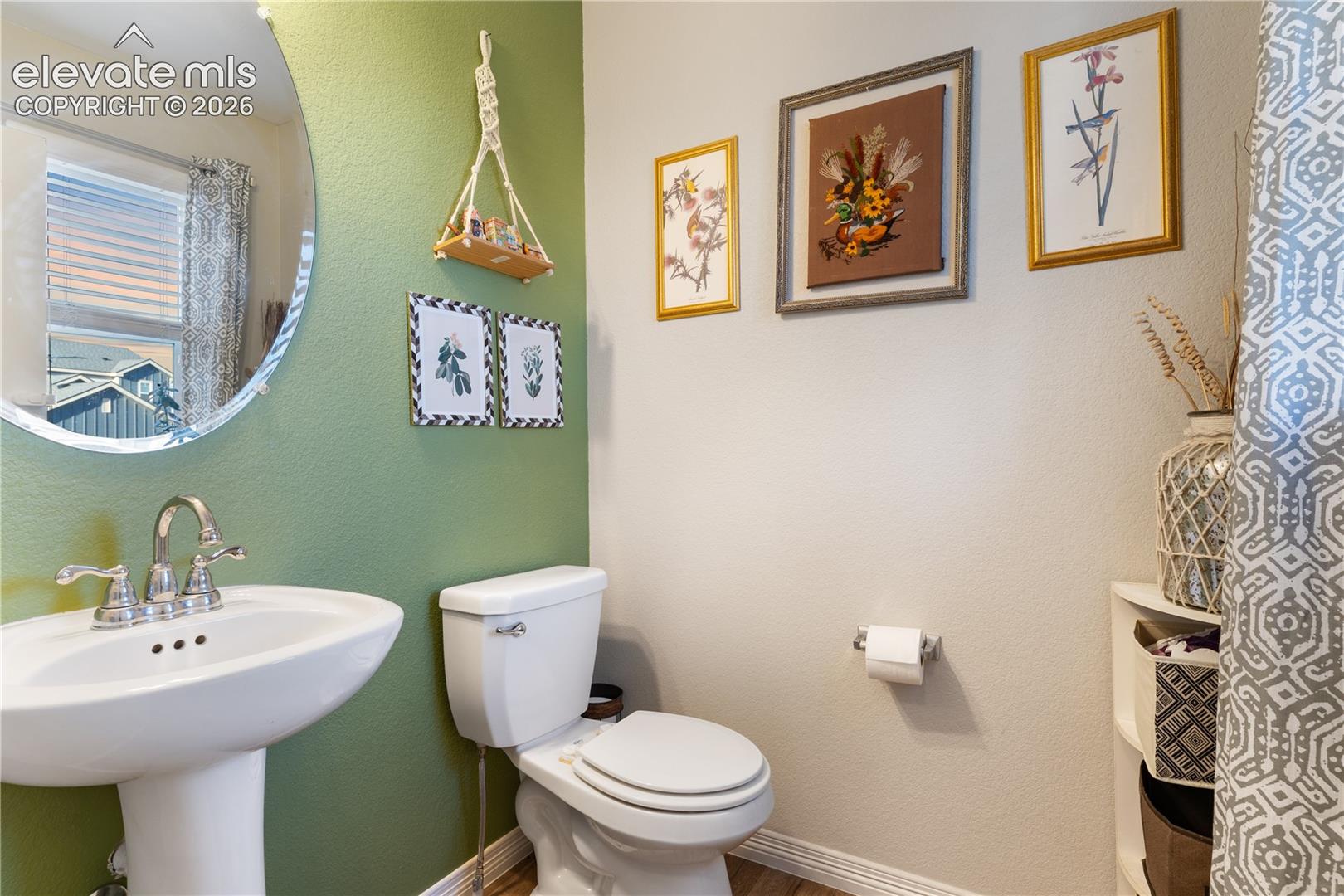 Guest 1/2 bath off hallway entrance 
