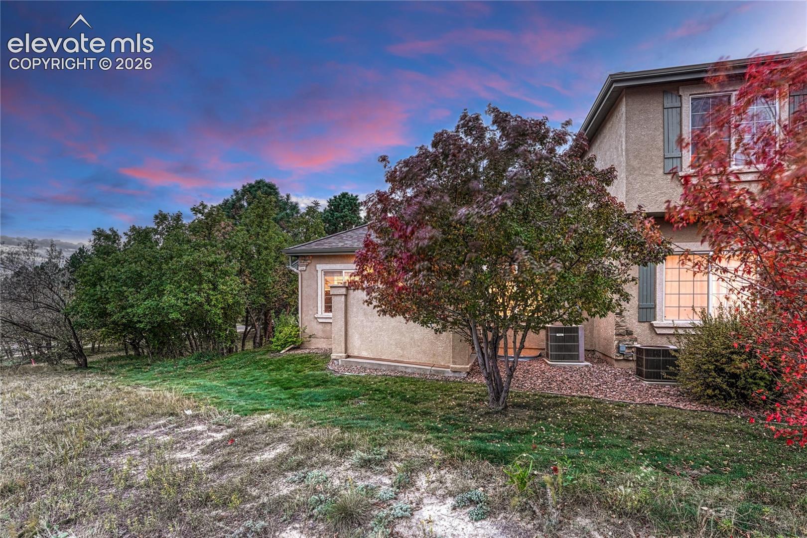 Quiet end-unit setting nestled right against natural scrub oak trees displaying rich autumn colors
