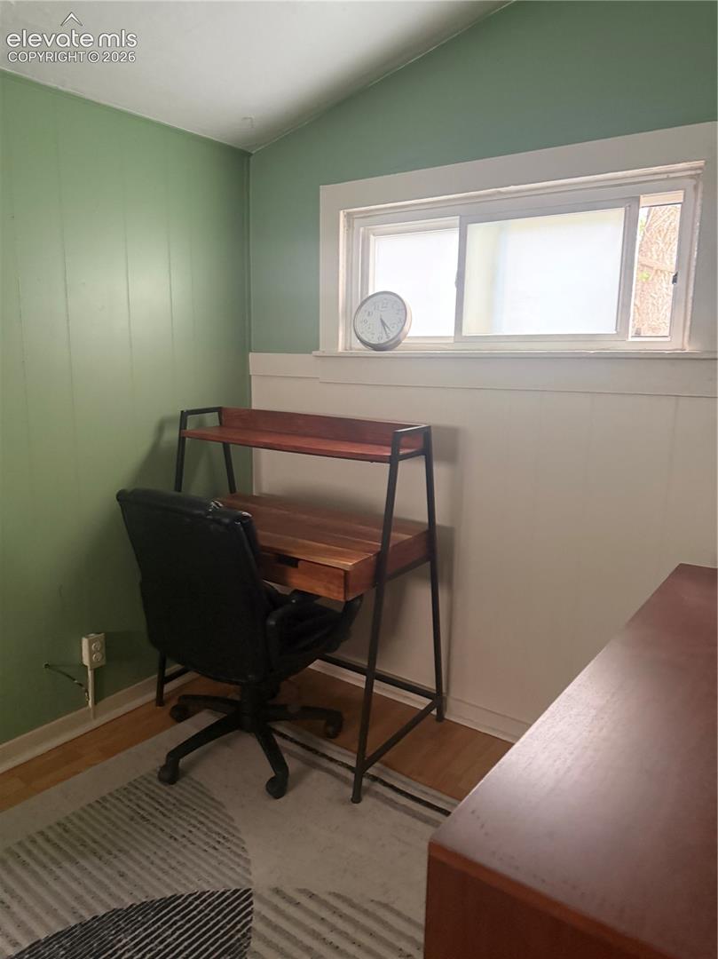 Pic of bedroom when it was furnished. (not virtual staging)