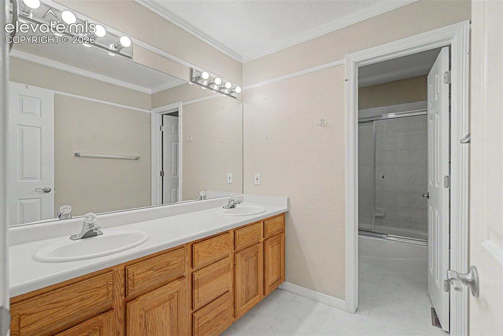 Upper level full bathroom