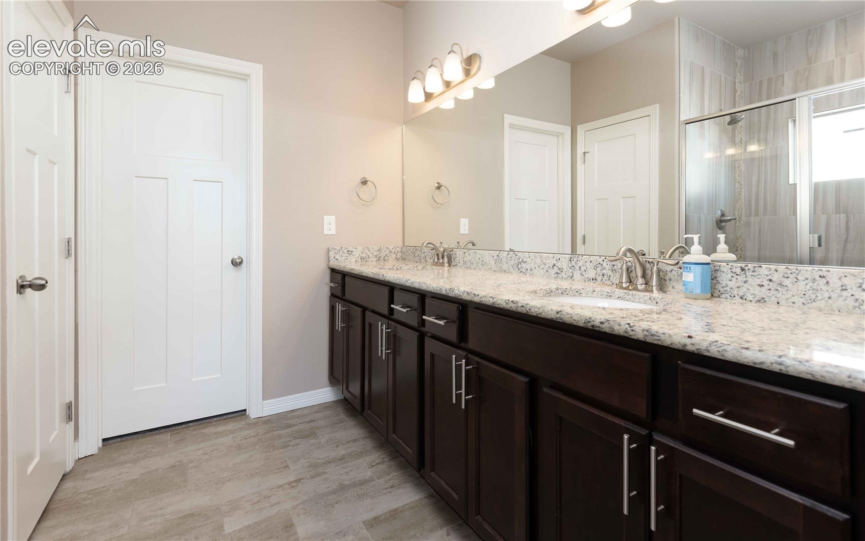 Dual vanities 