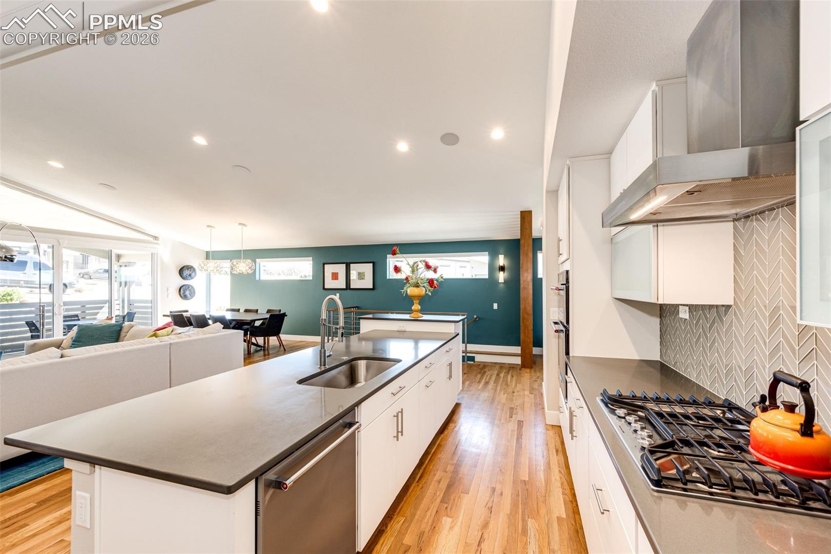 Kitchen Aid Architectural Series appliances with 5 burner gas range and hood and Quartz counters!
