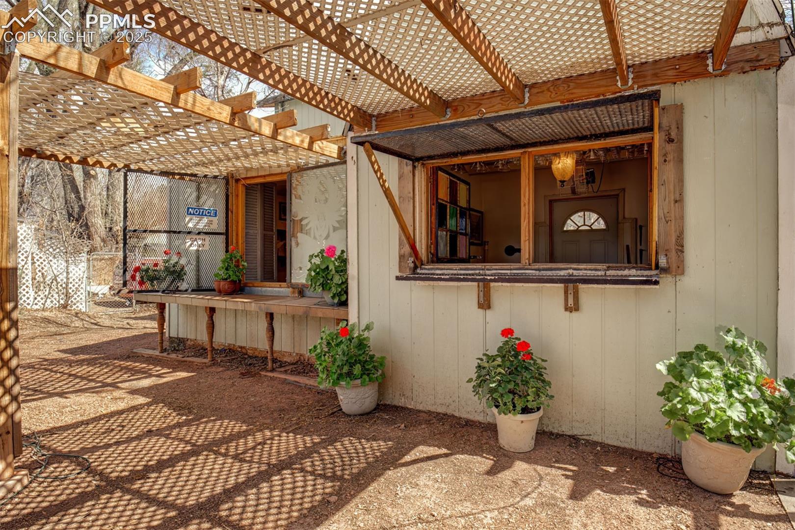 Secret Garden: Bar Hut - Dual windows for serving