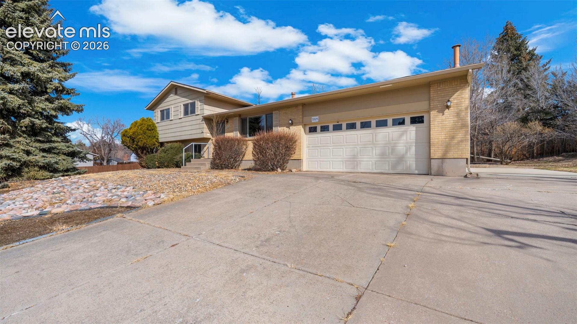 Photo 7 of 3325 Raindrop Drive, Colorado Springs