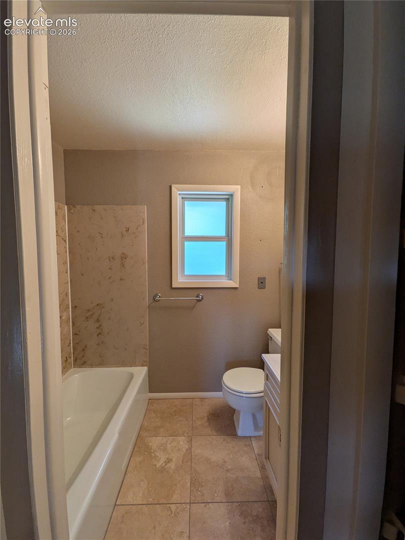 Hall bathroom 15060