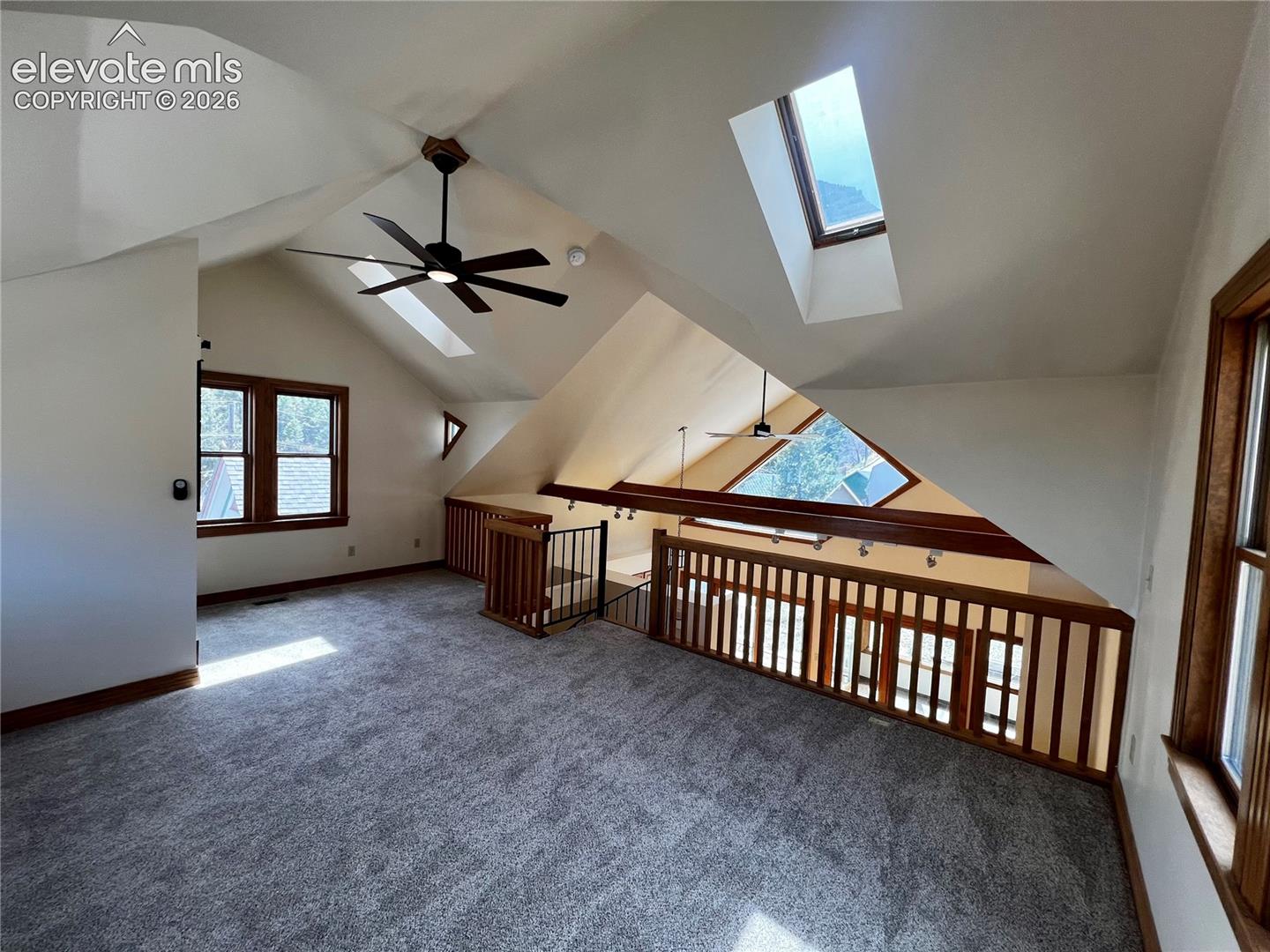  Custom Cottage: Loft bedroom with walk-in closet and spiral staircase
