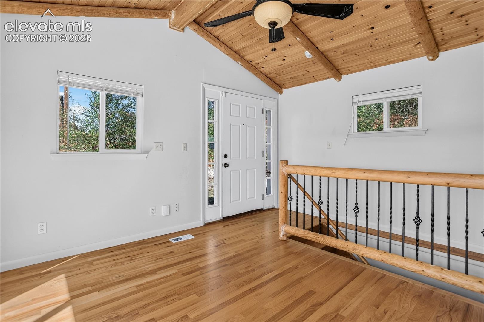 Sitting room w/ exterior access