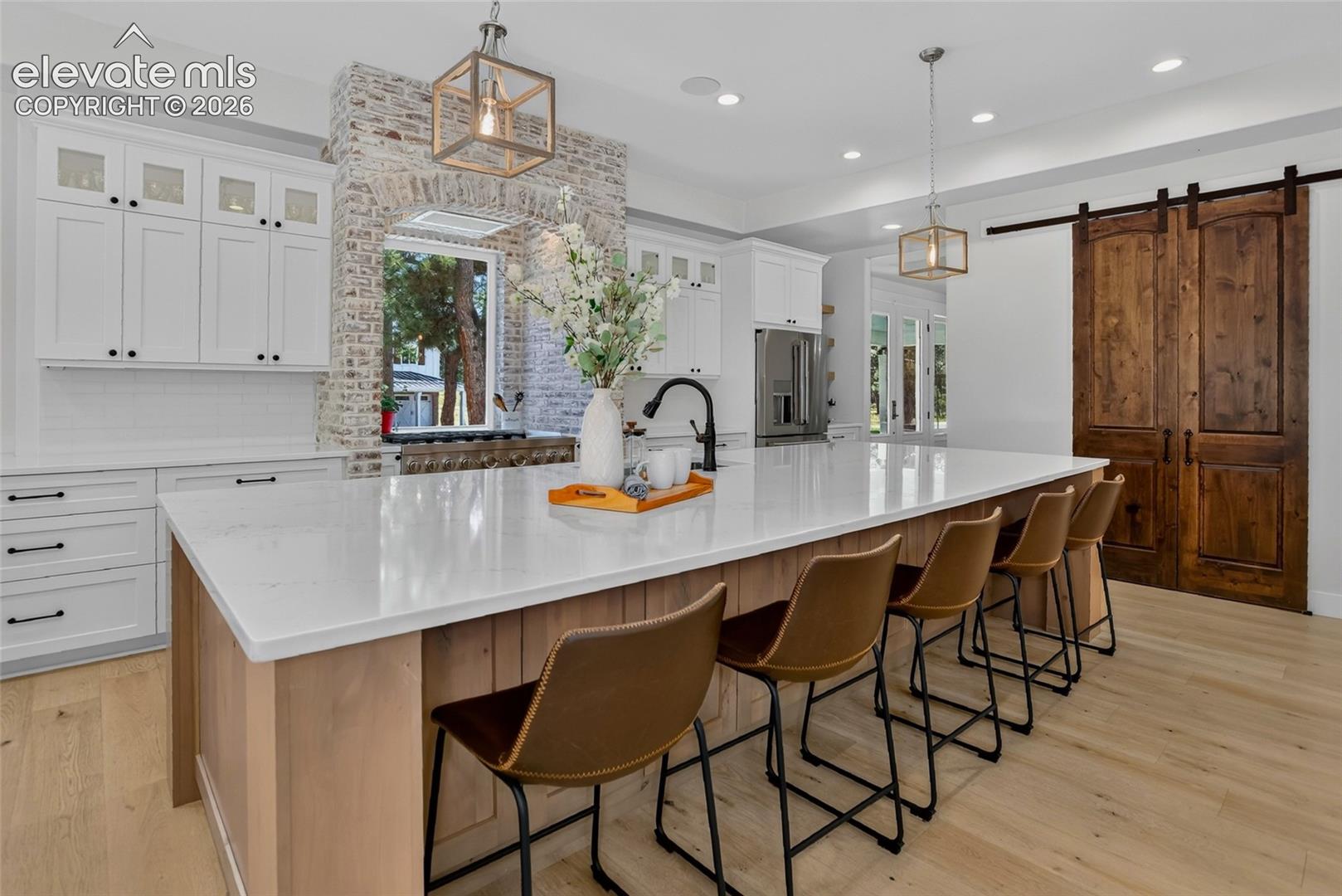 Stunning chef's kitchen w/ quartz counters