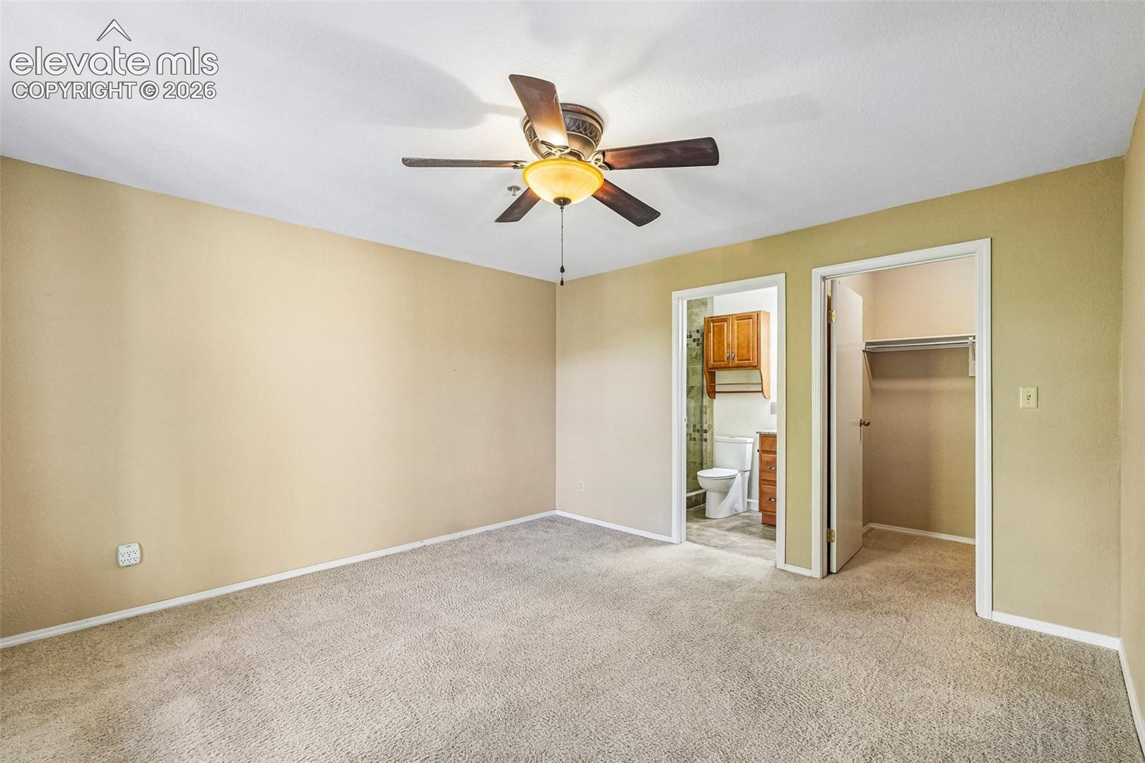 Primary bedroom with en suite 3/4 bathroom and walk in closet