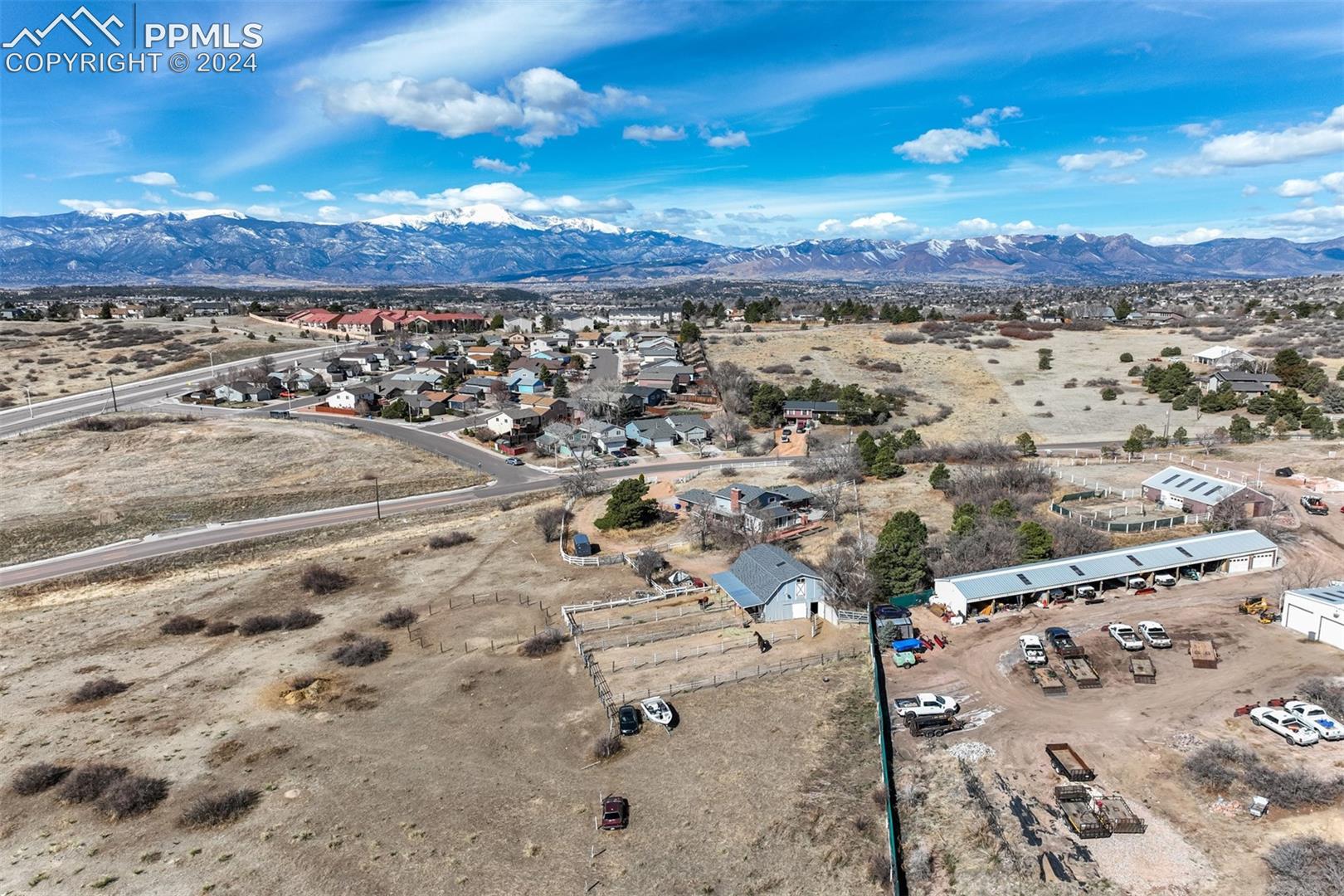 Birds eye view of property featuring a mountain view