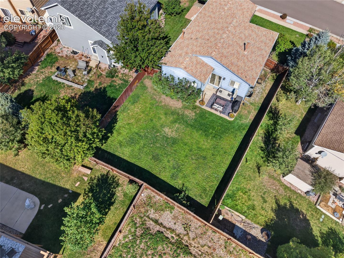 Cottonwood Creek Trail and park are under a ten minute walk, and Safeway is walkable