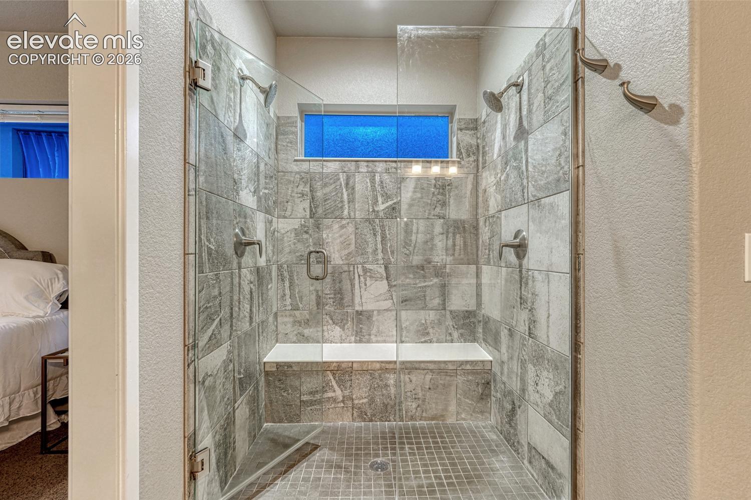 Primary double shower with bench