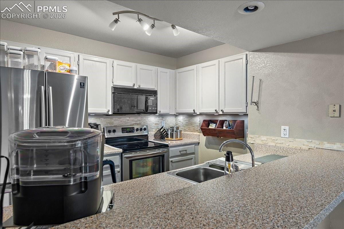 Photo 9 of 4304 Hunting Meadows Circle, Colorado Springs
