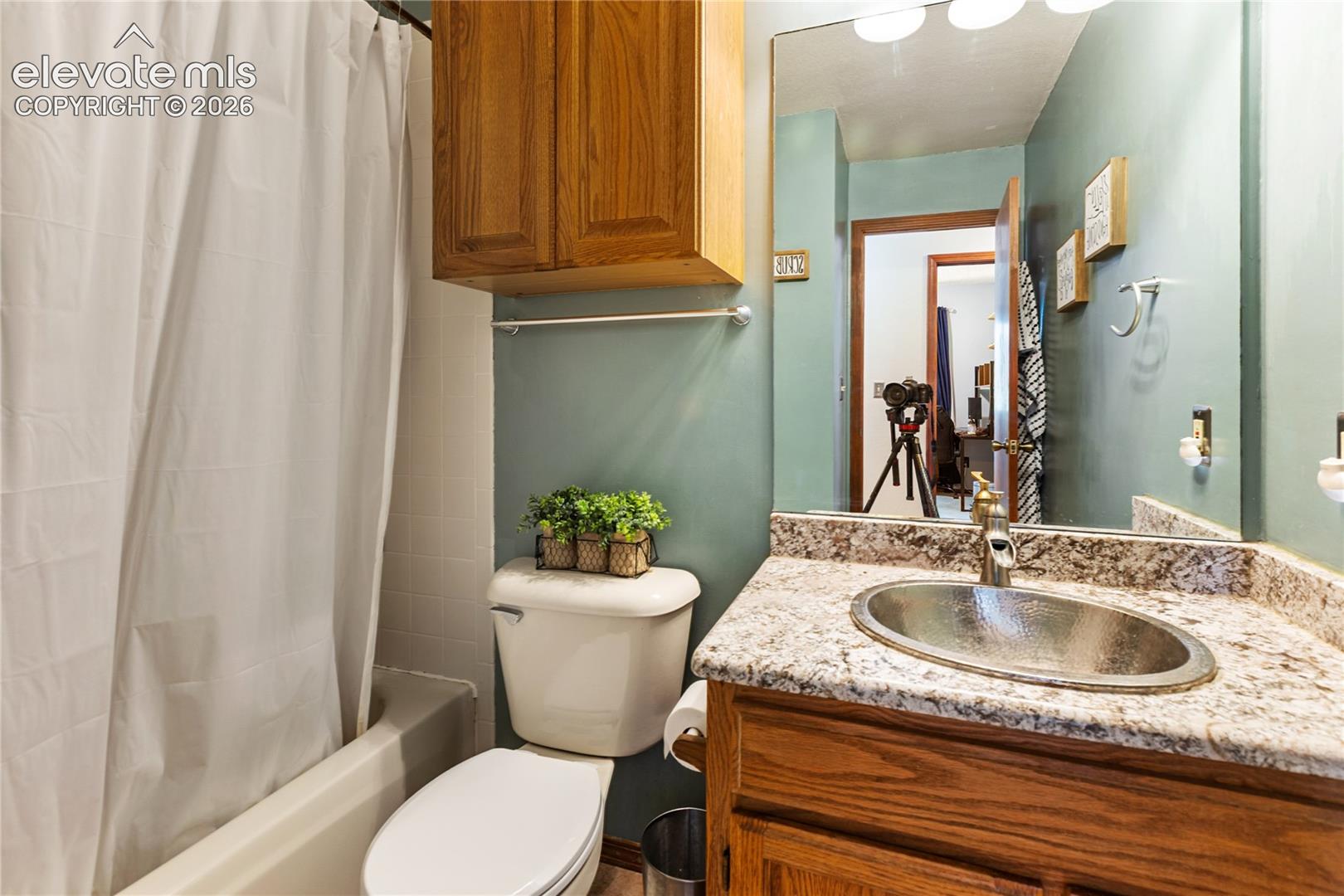 And another full bathroom on the main