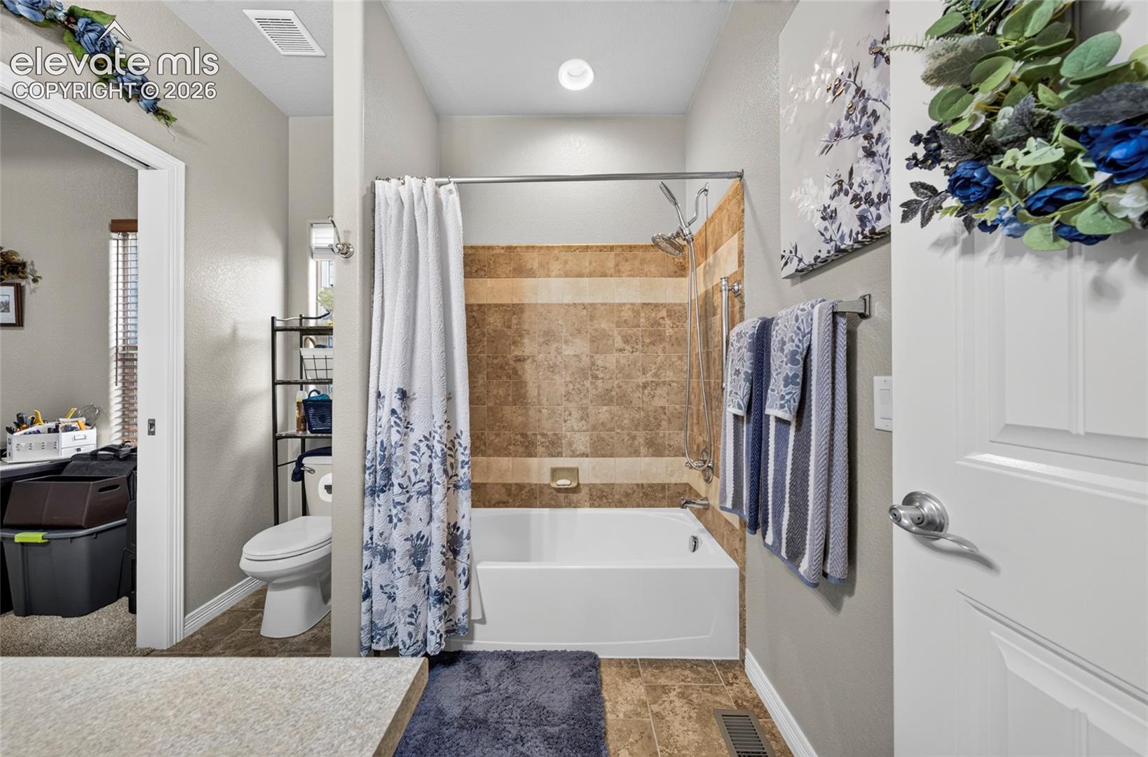Full bathroom, main level