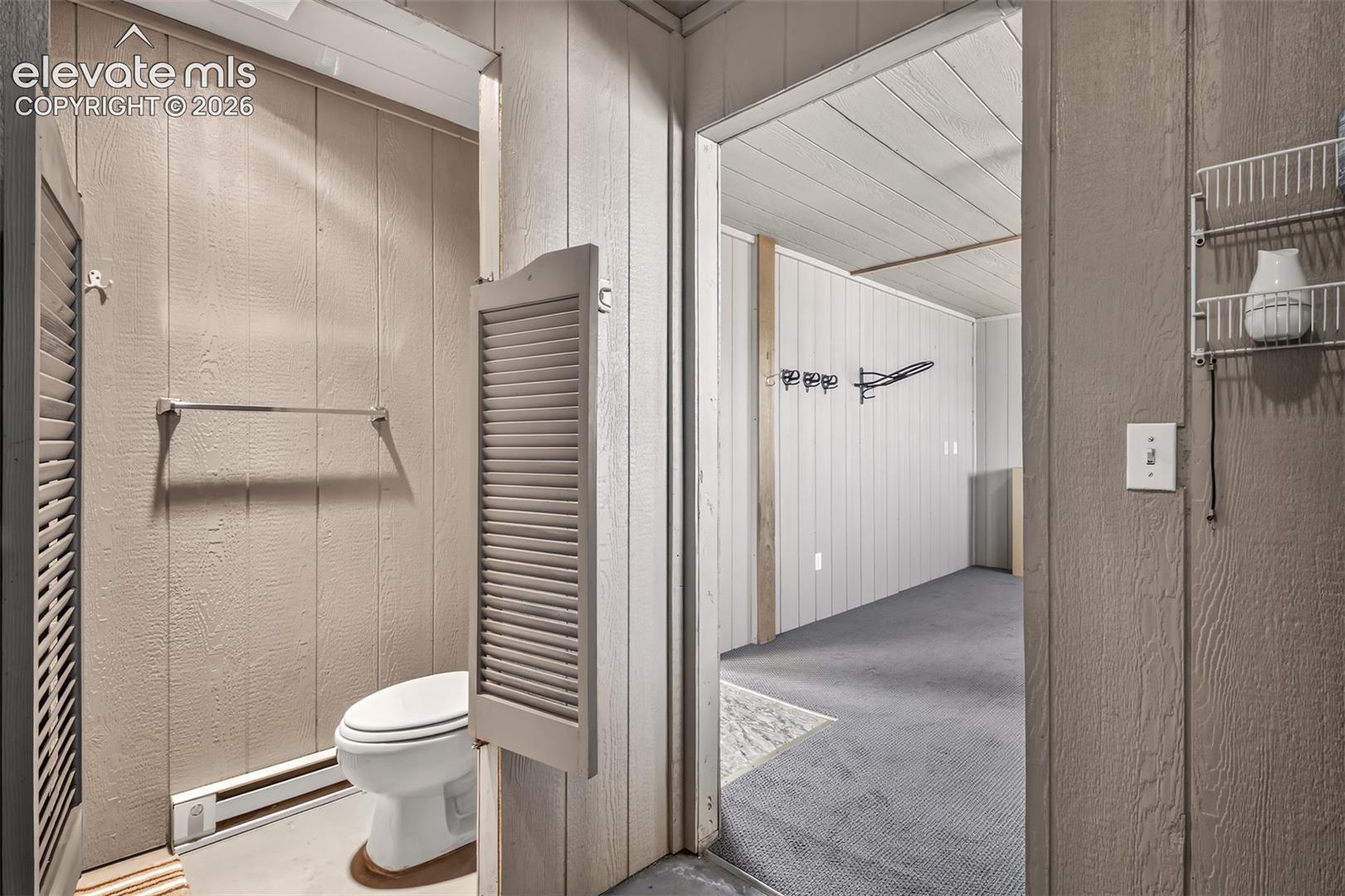 Barn Bathroom w/Shower