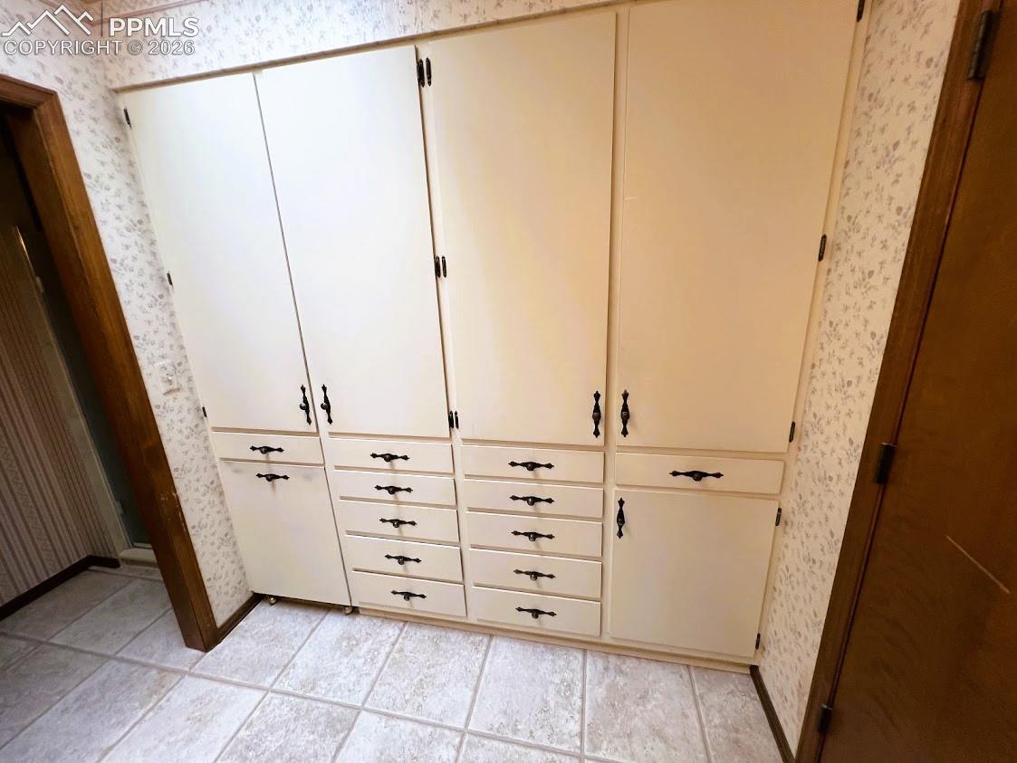 Primary Bathroom - Built in Cabinets & Drawers