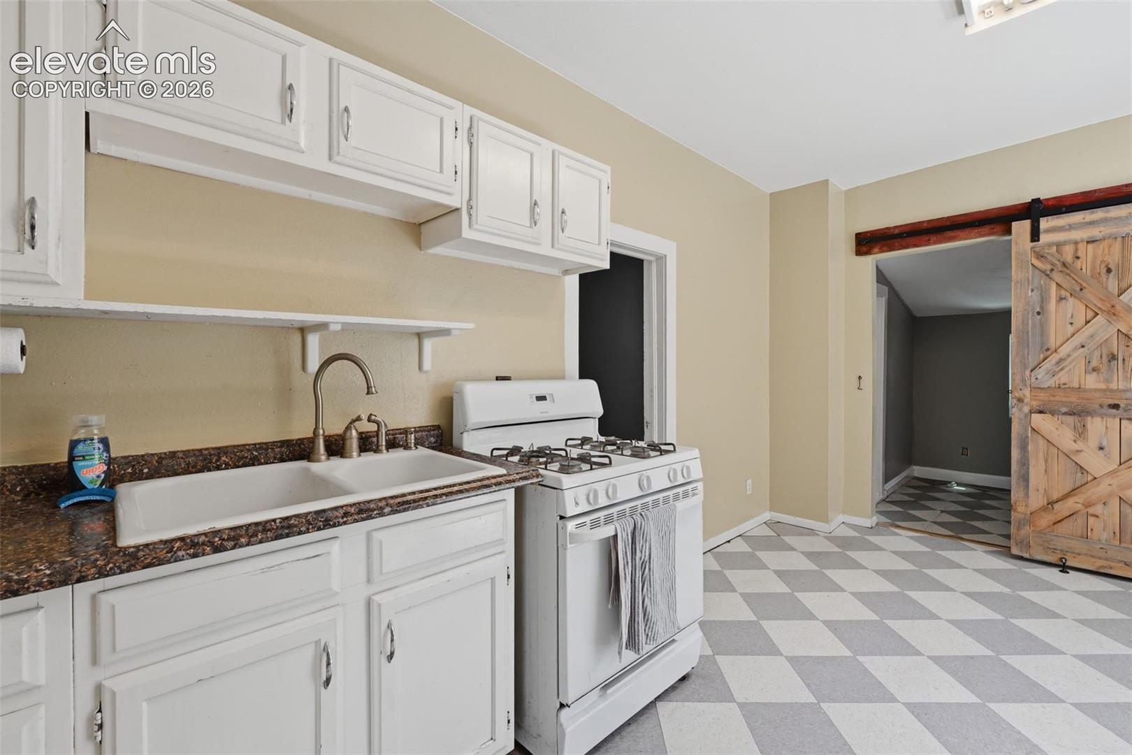 Photo 11 of 631 E Willamette Avenue, Colorado Springs