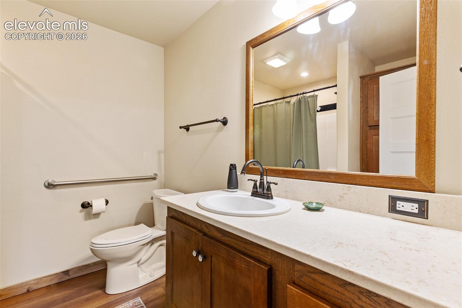 Guest room ensuite bath. 