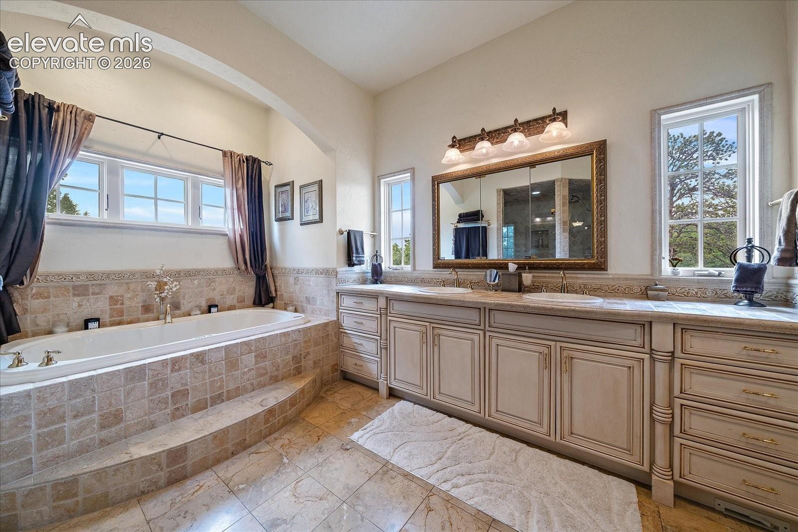 Photo 21 of 1175 Castle Pointe Drive, Castle Rock