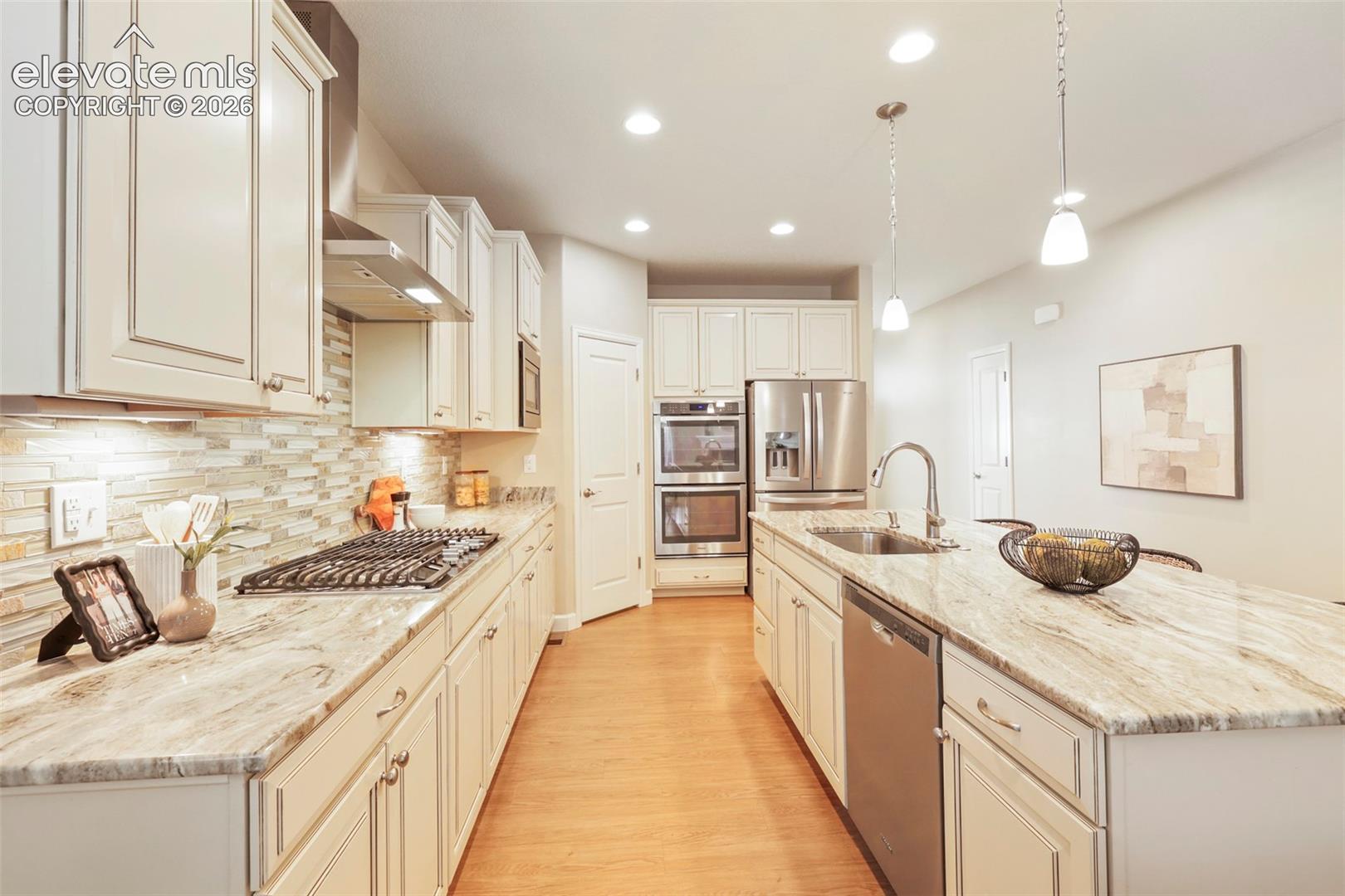 granite surfaces, gas cooktop, double ovens