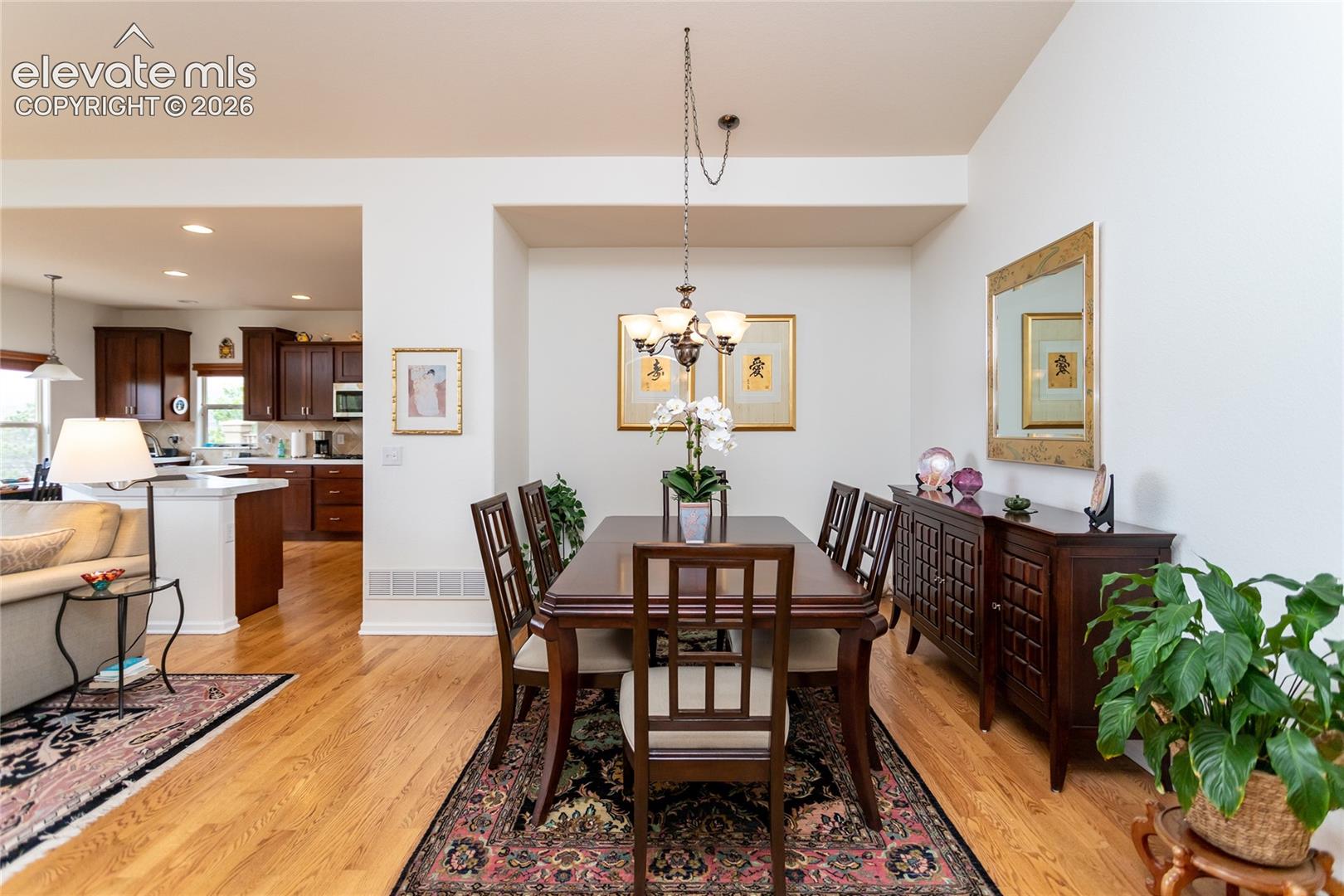 Plenty of room for family & friends to share lots of meals.